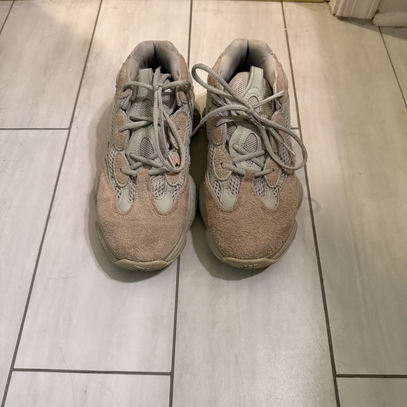 Yeezy 500 Salt - Picture 1 of 7